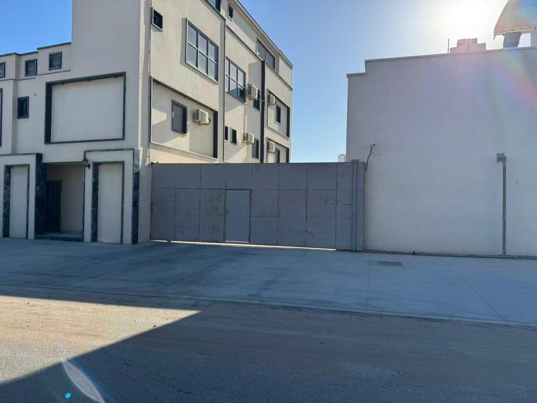 البوابة الخارجية لموقع شركة سرواح في كرزاز